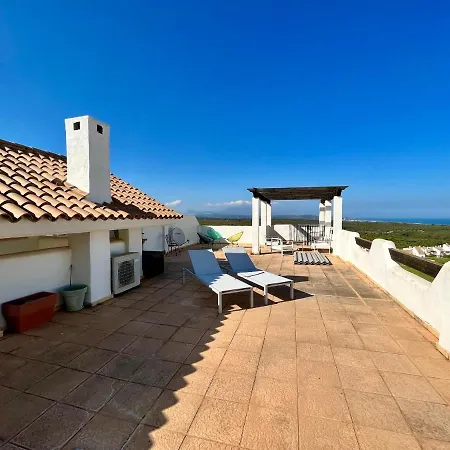 Quiet & Spacious @ Golf Course W/ Roof Terrace Apartment *