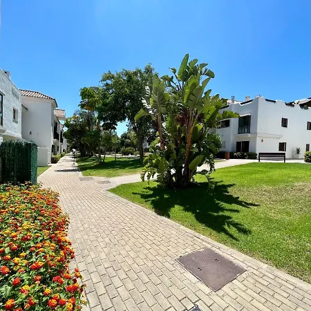 Quiet & Spacious @ Golf Course W/ Roof Terrace Apartment
